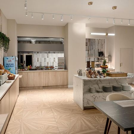 Ramada By Wyndham Bucharest Otopeni Airport Luaran gambar