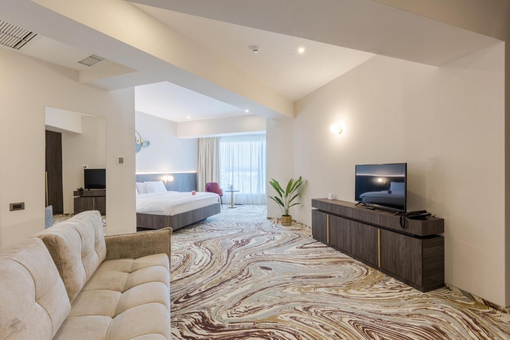Ramada By Wyndham Bucharest Otopeni Airport Luaran gambar