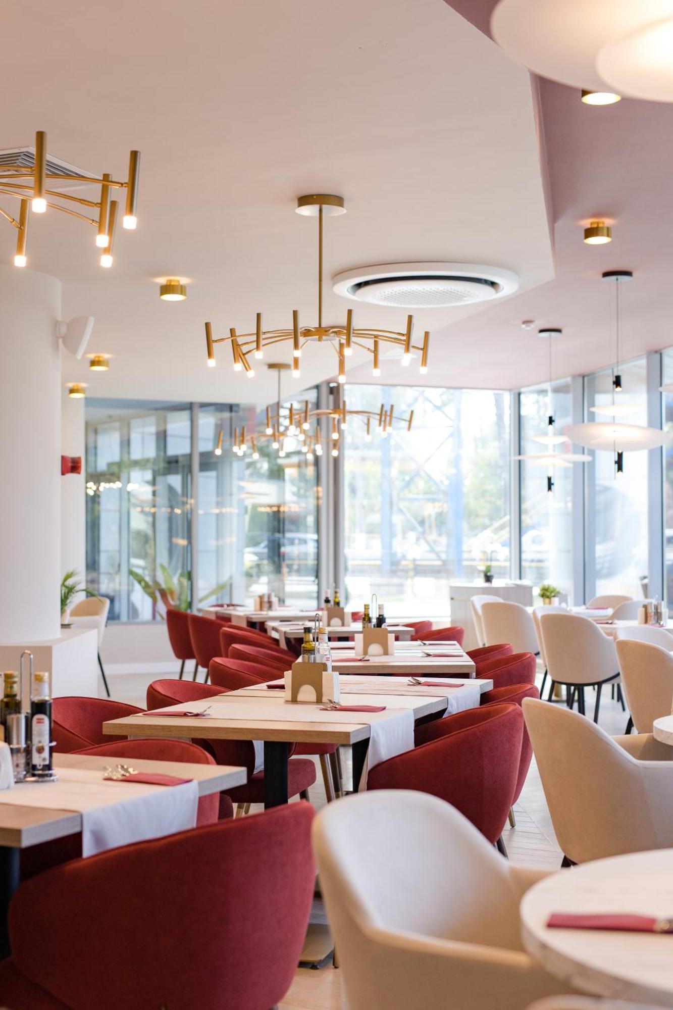Ramada By Wyndham Bucharest Otopeni Airport Luaran gambar