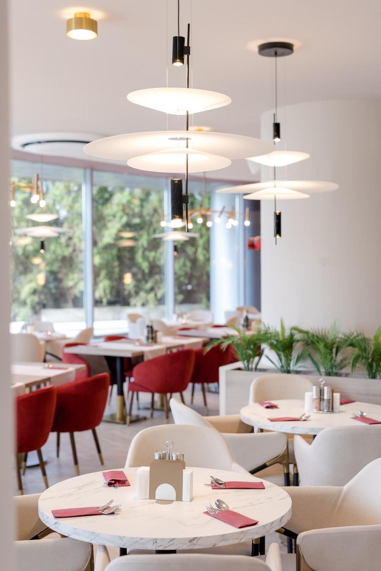 Ramada By Wyndham Bucharest Otopeni Airport Luaran gambar