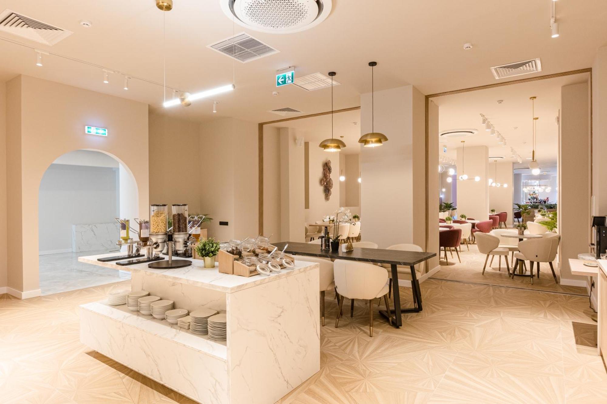 Ramada By Wyndham Bucharest Otopeni Airport Luaran gambar