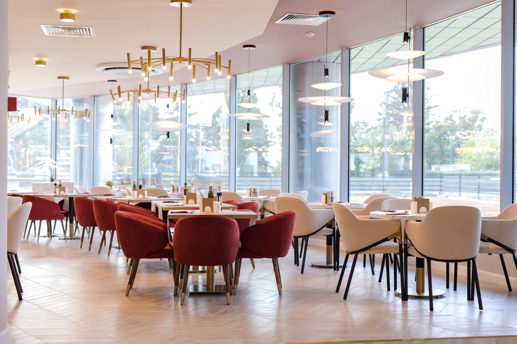 Ramada By Wyndham Bucharest Otopeni Airport Luaran gambar