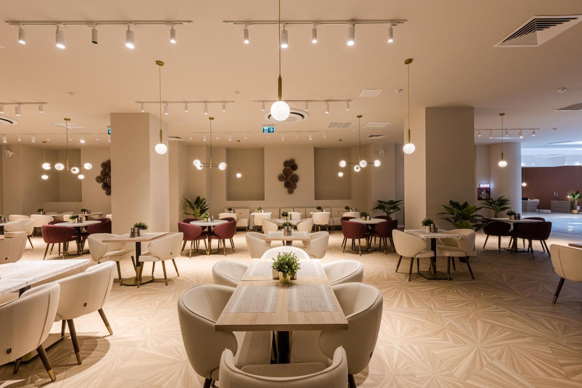 Ramada By Wyndham Bucharest Otopeni Airport Luaran gambar