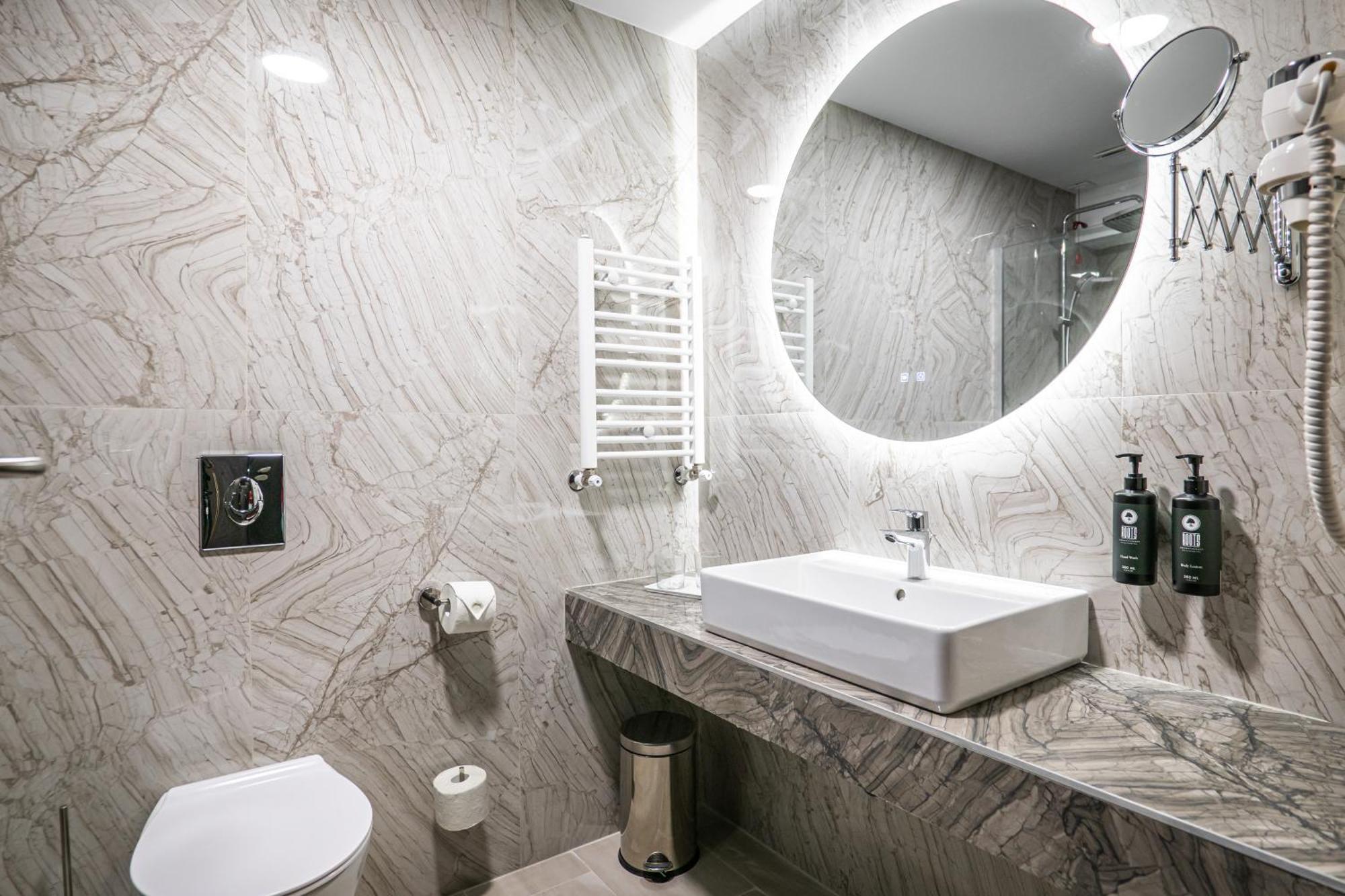Ramada By Wyndham Bucharest Otopeni Airport Luaran gambar