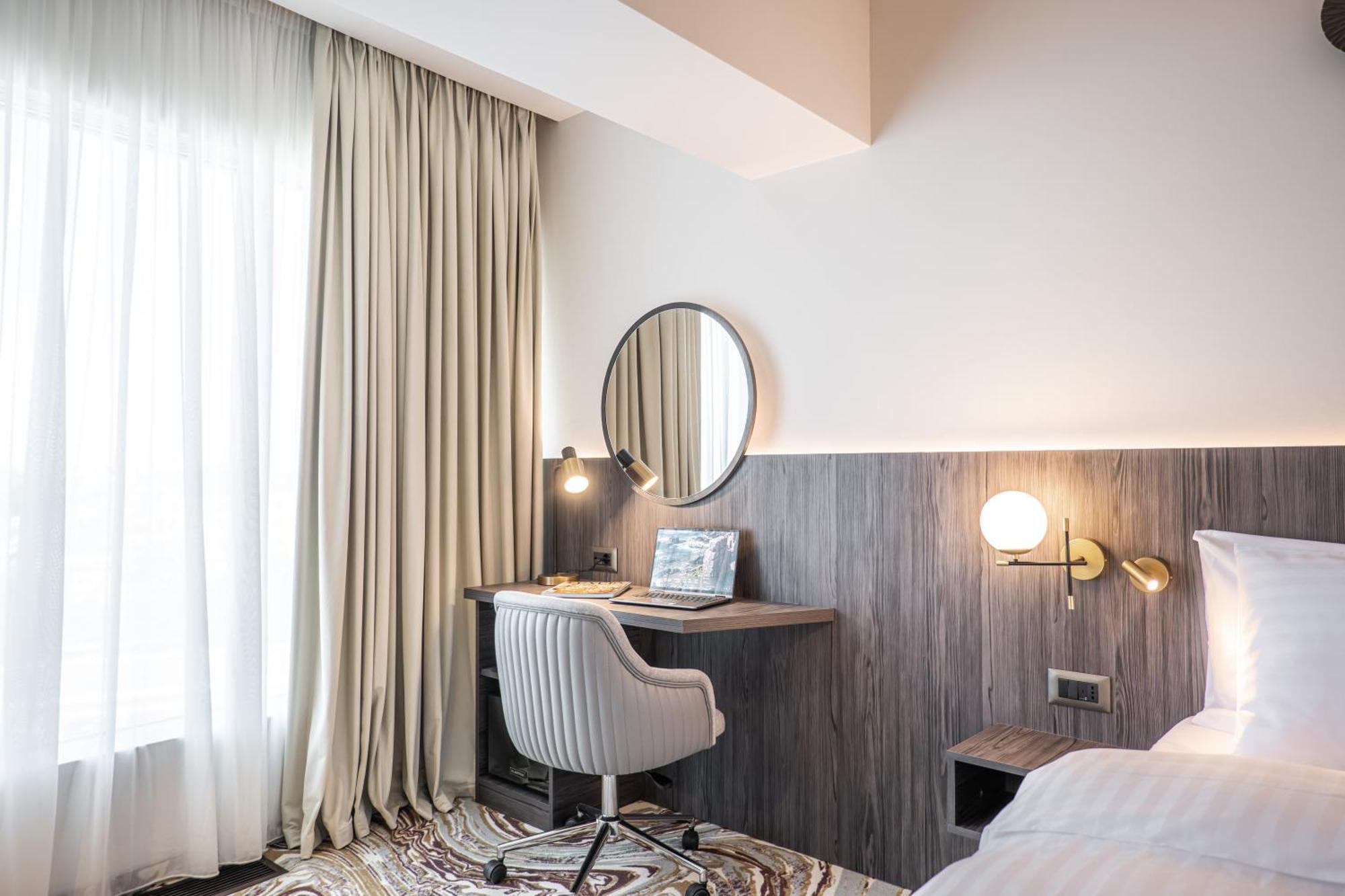 Ramada By Wyndham Bucharest Otopeni Airport Luaran gambar
