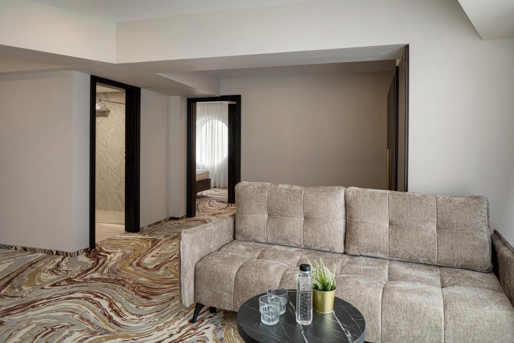 Ramada By Wyndham Bucharest Otopeni Airport Luaran gambar