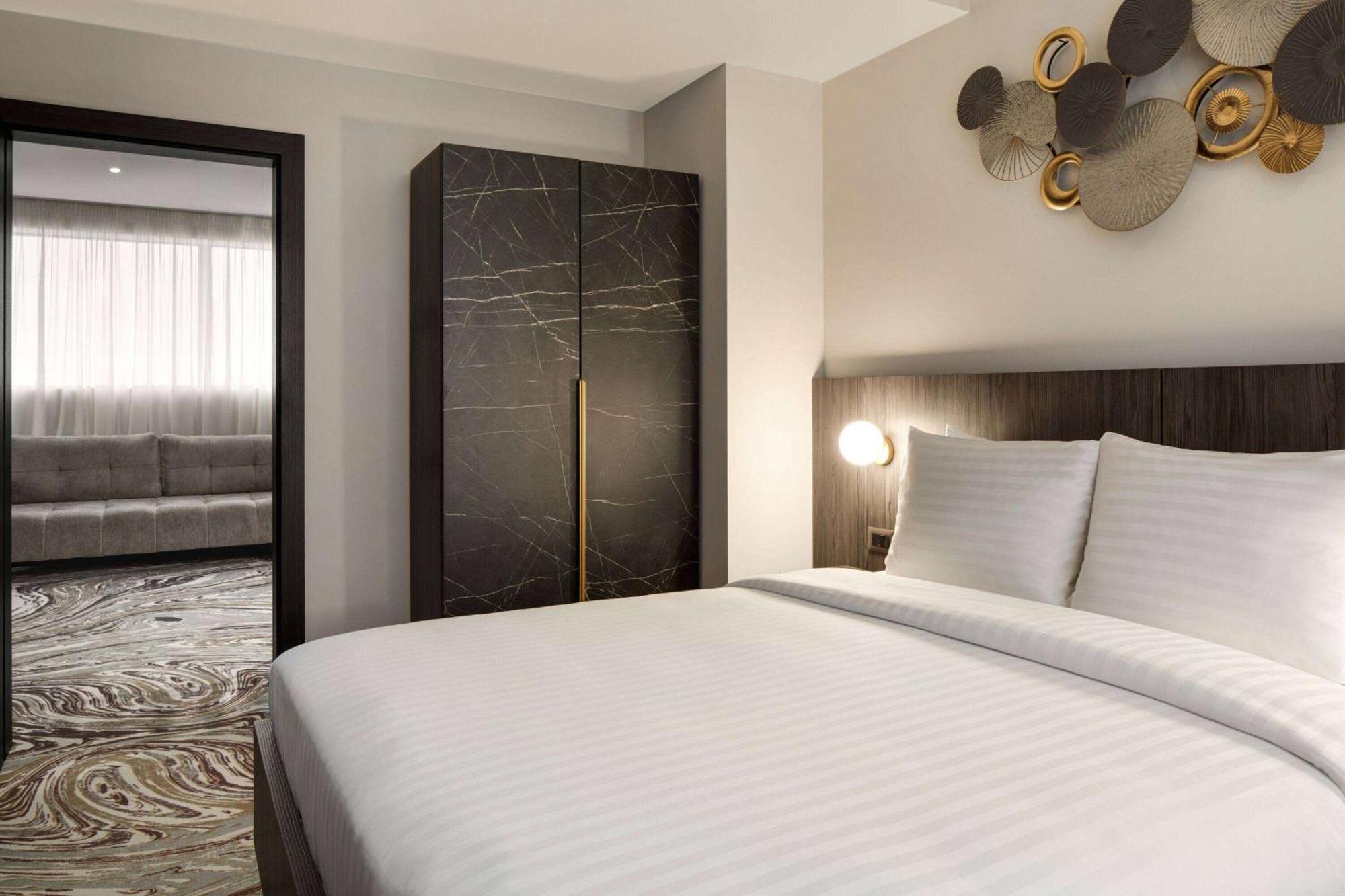 Ramada By Wyndham Bucharest Otopeni Airport Luaran gambar