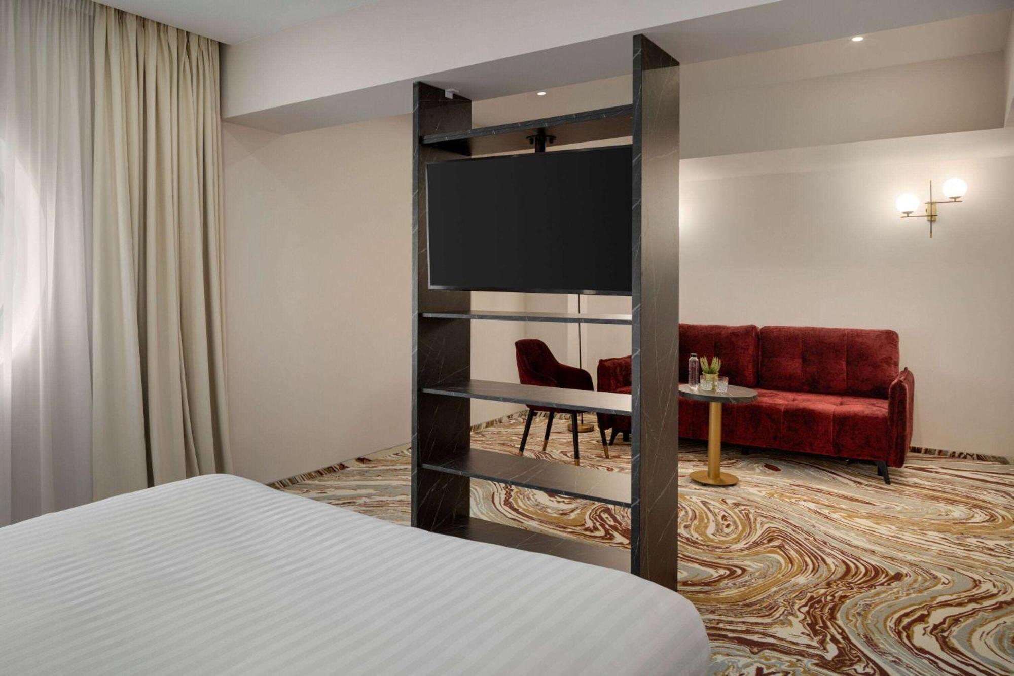 Ramada By Wyndham Bucharest Otopeni Airport Luaran gambar