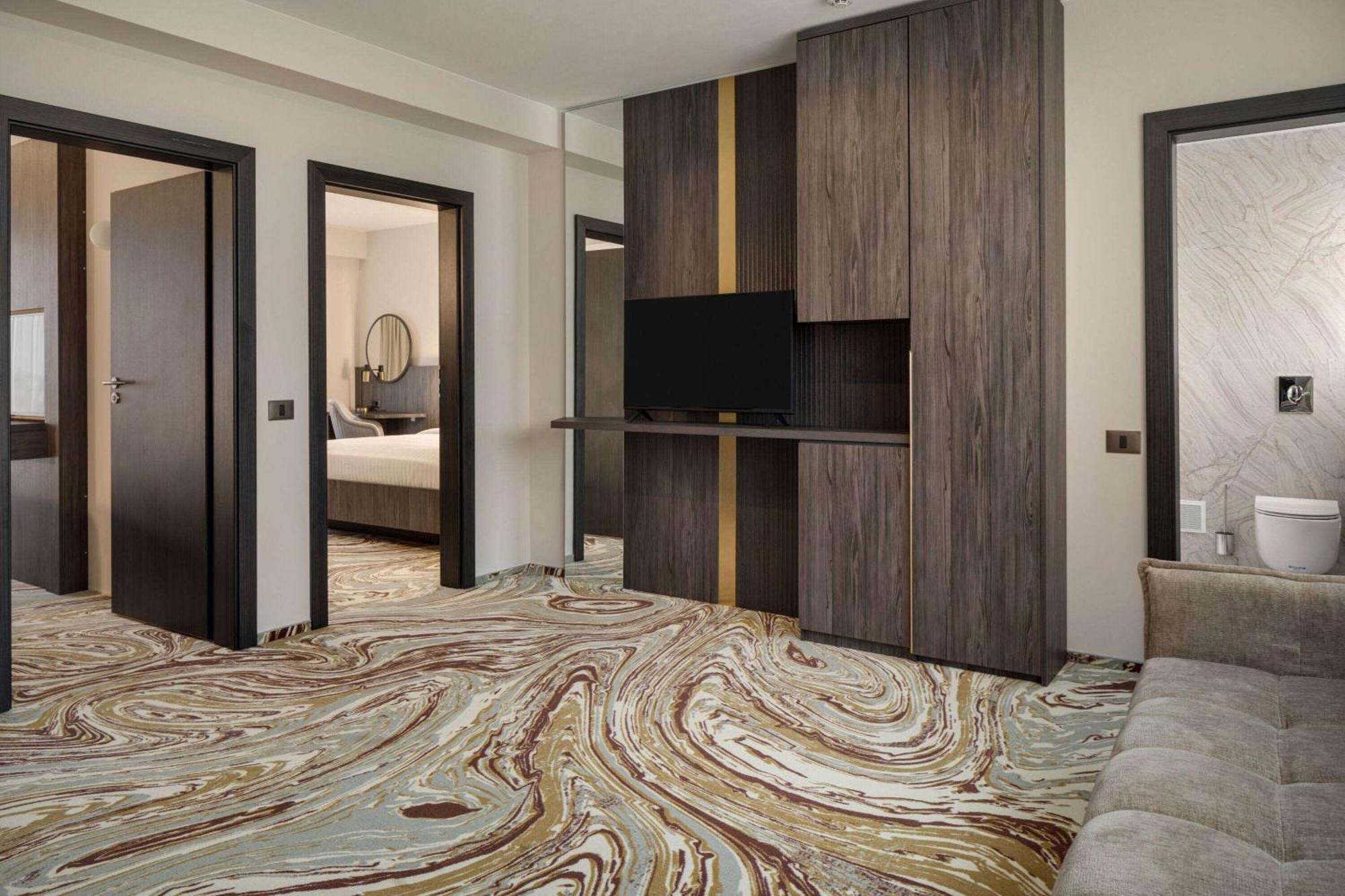 Ramada By Wyndham Bucharest Otopeni Airport Luaran gambar